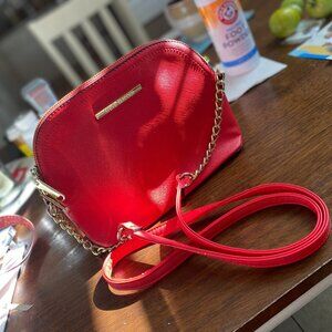 The Steve Madden Red Shoulder Strap Handbag w/gold hardware 10"x7"x3.5" EUC